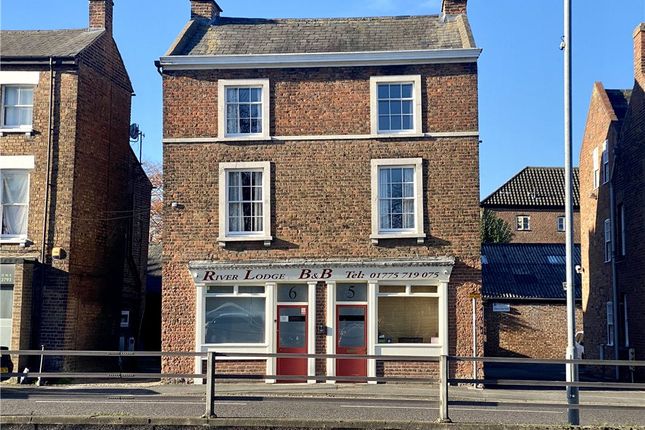 Thumbnail Town house for sale in London Road, Spalding