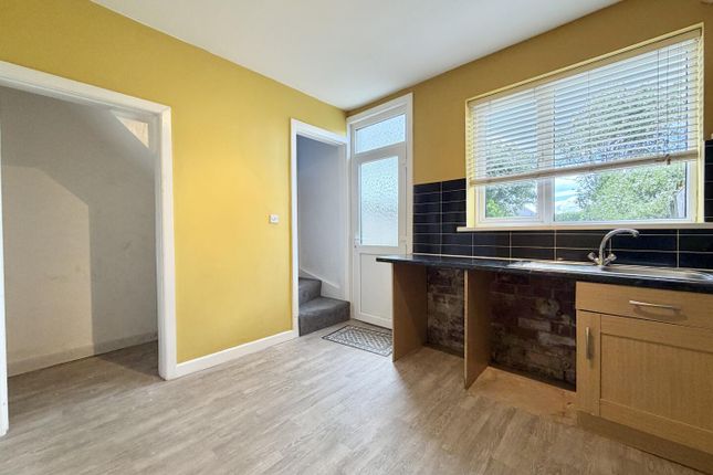 12, Poplar Avenue, Leeds photo 4