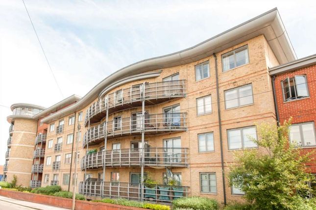 Thumbnail Flat to rent in Quadrant Ct. Jubilee Square, Reading
