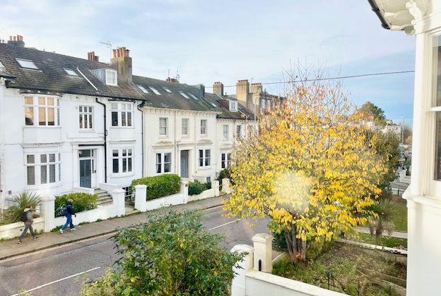 Flat to rent in Buckingham Place, Brighton