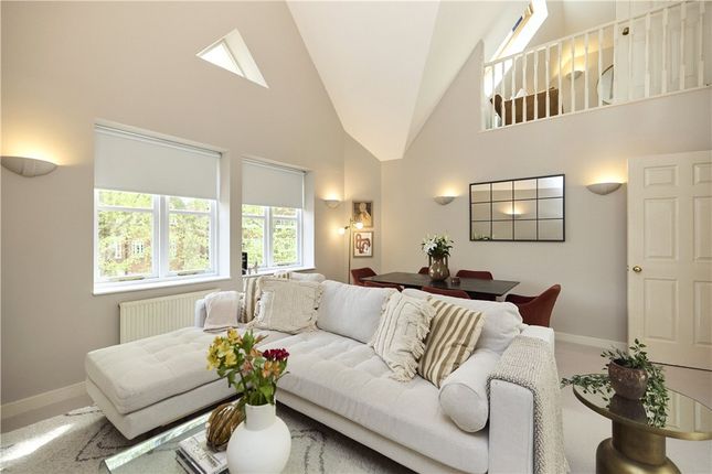 Thumbnail Flat to rent in Barrowgate Road, London