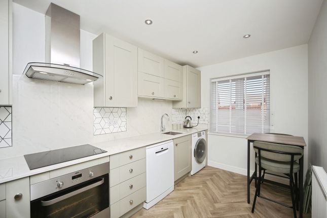 32, Bruton Avenue, Droitwich photo 4
