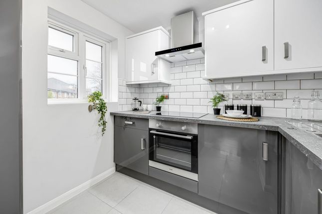 Flat to rent in Eagle Drive, London