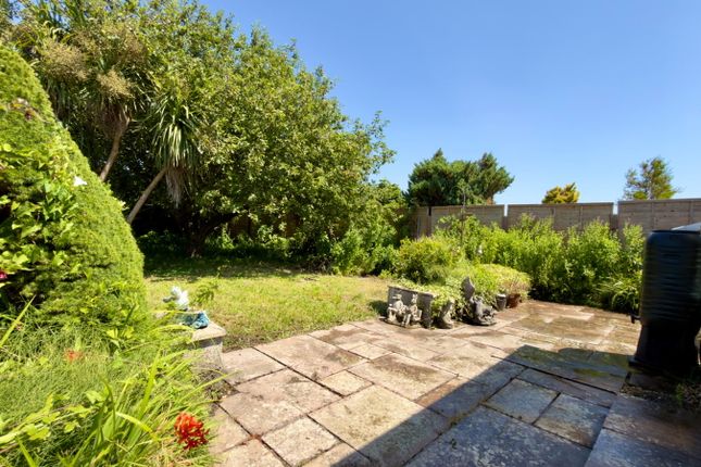 32, Saxondale Avenue, Burnham-on-sea photo 2