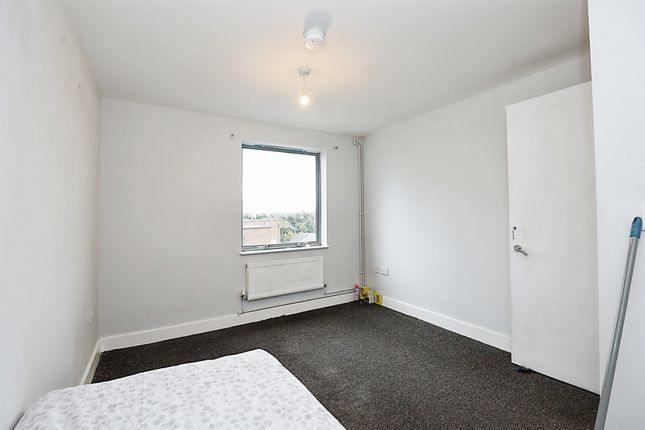 Flat for sale in Freehold Street, Northampton