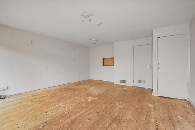 33, Ringway Road, St. Albans photo 2