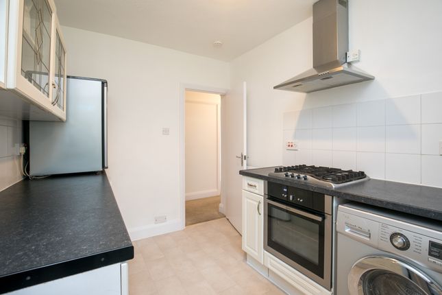 Flat 37, Manor Court, Twickenham photo 4