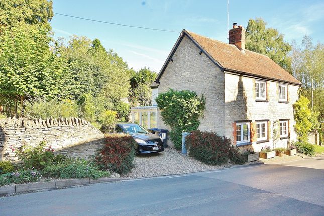 The Cottage, Leafield Road, Crawley photo 2