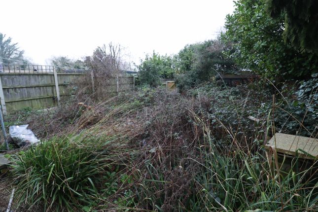 18, Moat Edge Gardens, Essex photo 3