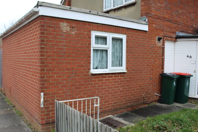 Thumbnail Semi-detached house to rent in Ridgeside, Crawley