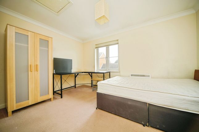 2-bed flat on 20, Prentice Way, Suffolk, £100,000