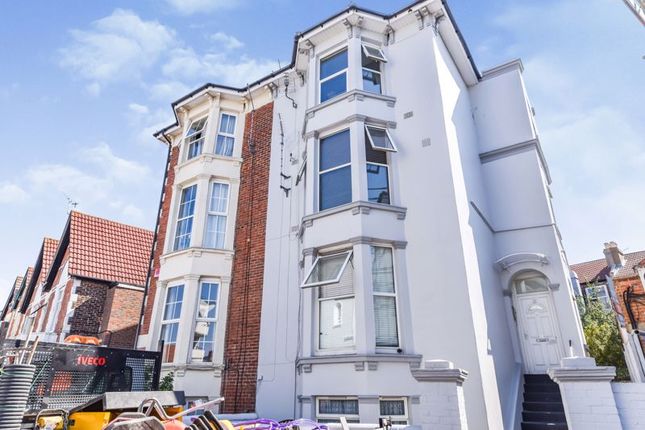 Flat to rent in Kenilworth Road, Southsea