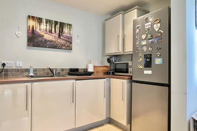 Flat 2, 14 Fernhill Avenue, Weymouth photo 2