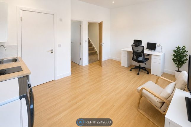 Flat, Rucklidge Avenue, London photo 4