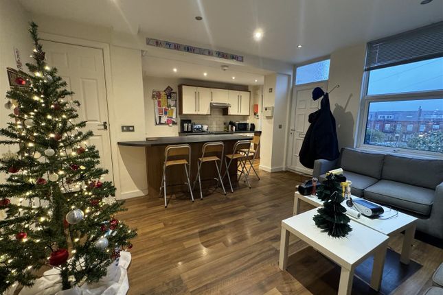 8, Royal Park Grove, Leeds photo 4