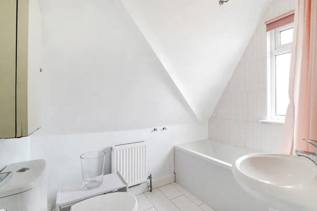 Flat 3., 142, Stanstead Road, London photo 4