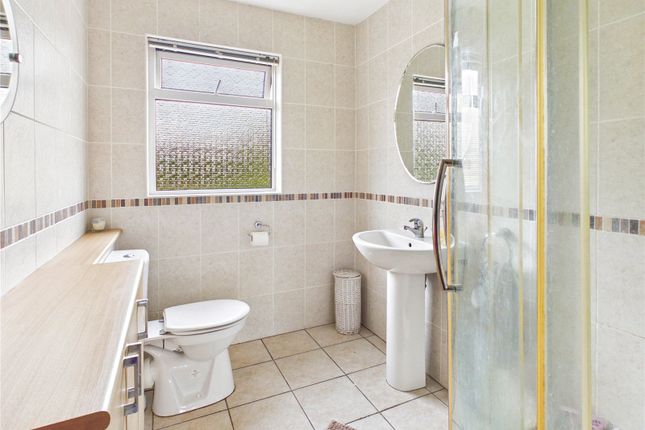 2, Pond Meadow, Milford Haven photo 4