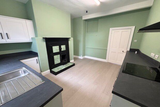 Flat to rent in Scarsdale Place, Buxton