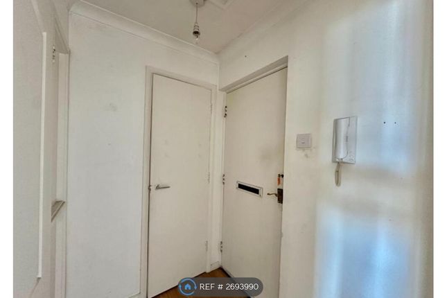 17, Fellowes Court, Cranford Lane Harlington, Hayes photo 4
