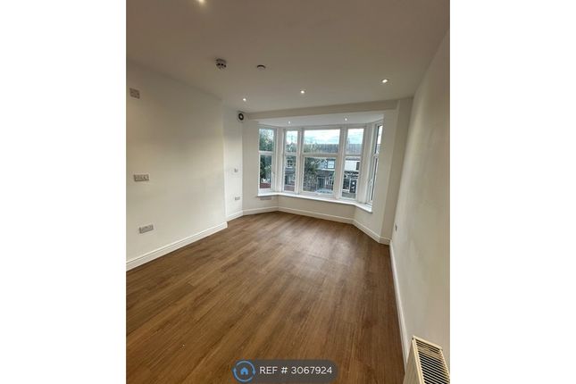 Flat, Madoc St, Llandudno photo 2