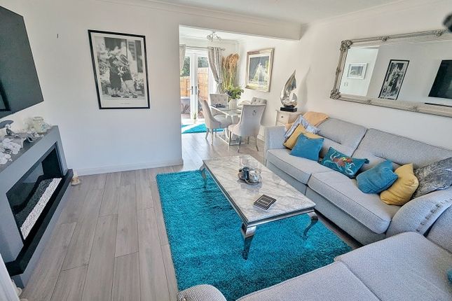 47, Tremains Court, Bridgend photo 4