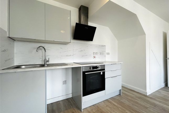 Flat 5, Outsoar House, 146, Wellesley Road, Essex photo 5