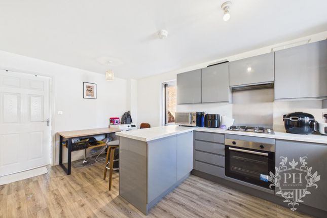 2, Arbury Way, Middlesbrough photo 4