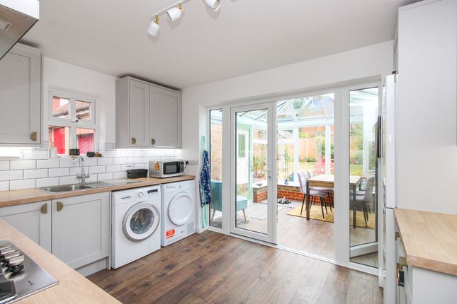 6, Tillotson Close, Crawley photo 4