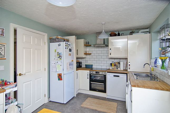27, Williams Avenue, Lichfield photo 4