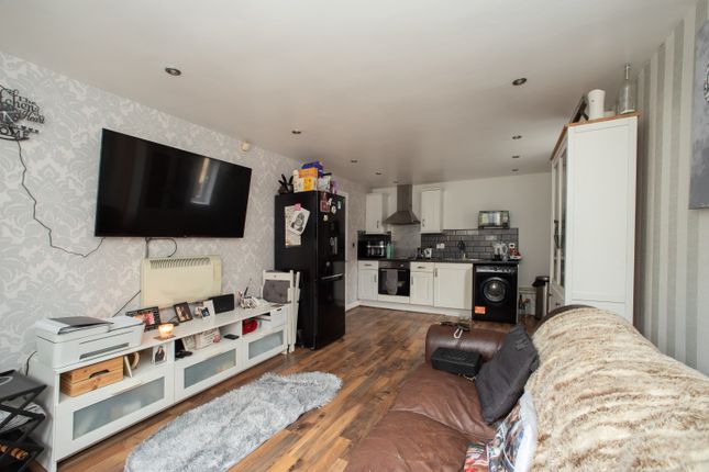 4 & 8 Yew Tree Mews, Bradford Road, Wakefield photo 4
