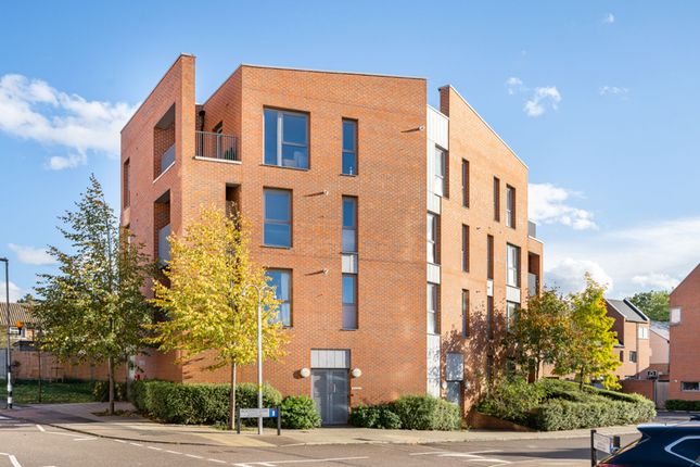 2-bed flat on 13 Clavering Court The Ridgeway, Hertford, £310,000