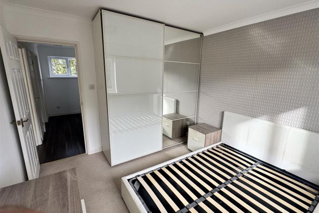 Firs Close, Mitcham photo 5