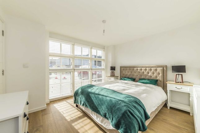 Property to rent in Elm Grove, London