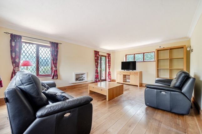 Whitestones, 8, Llanbury Close, Gerrards Cross photo 4