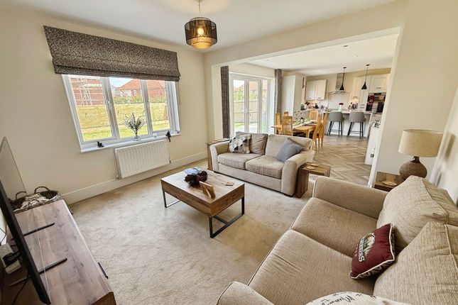 9 Beamont Crescent, Stockport photo 2