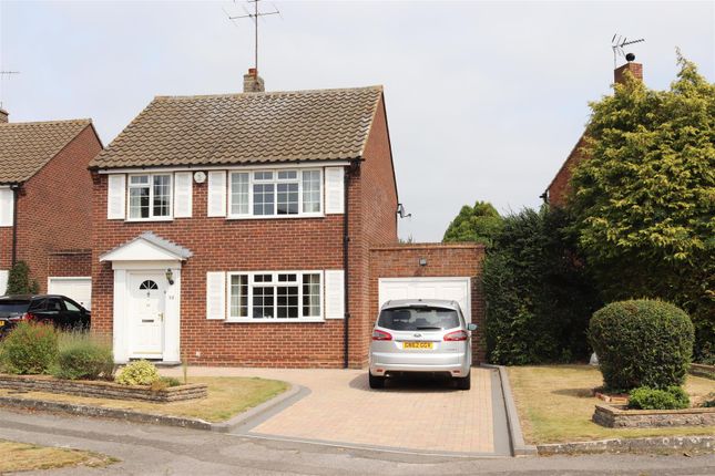 Thumbnail Property for sale in Farringford Close, Chiswell Green, St.Albans