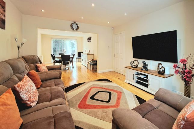 26, Moat Drive, Harrow photo 2