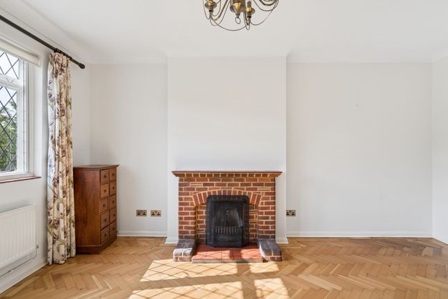 48 Beechwood Close, Little Chalfont photo 4