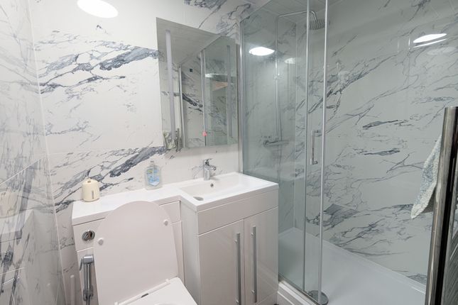 Studio flat 167, HARROW photo 4