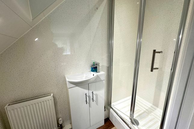 10, Redbourne Road, Bloxwich photo 4
