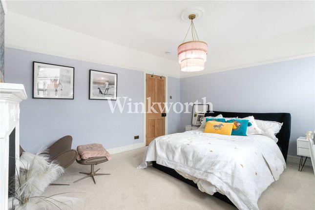 Flat for sale in Fairfax Road, London