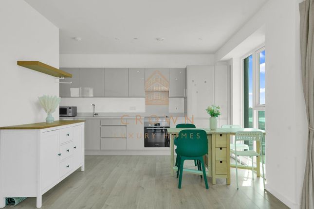 Flat 167, Effra Gardens, 25, Silvertown Way, London photo 4