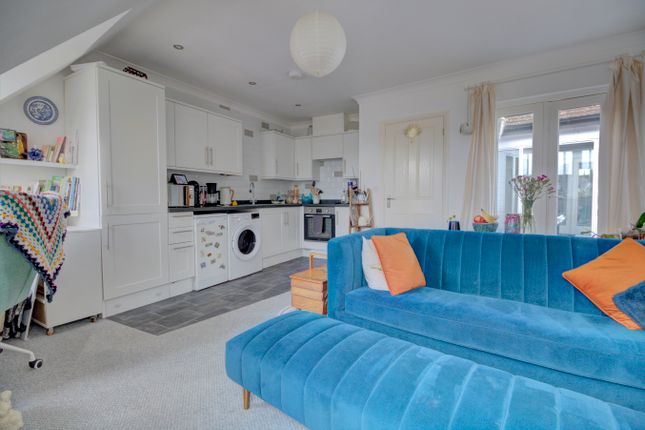 Flat for sale in Horseshoe Mews, Canterbury