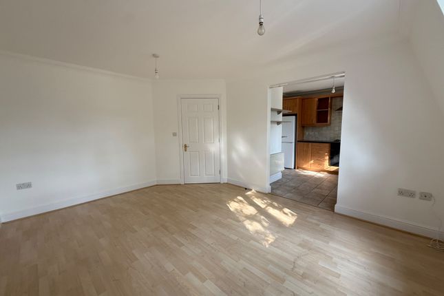 Flat 5  Fontaine Court,, 45 High Street, London photo 3