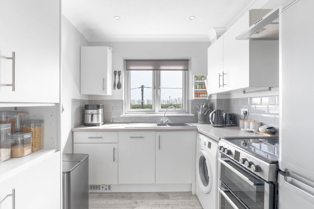 Flat 6, Fryers Court Boxworth End, Cambridge photo 4