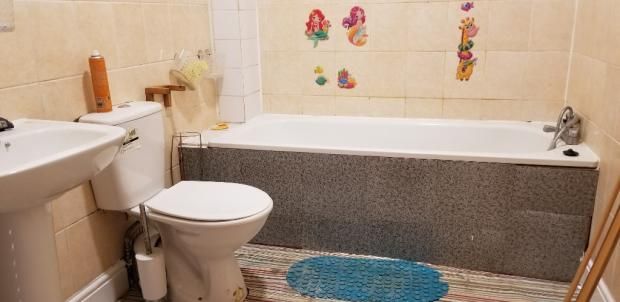 Flat to rent in 62 Lower Addiscombe, Croydon