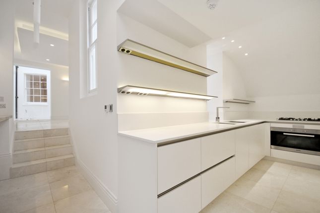 Flat to rent in Devonshire Place, London