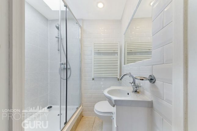 18 Savill Gardens, 18, Savill Gardens, London photo 4