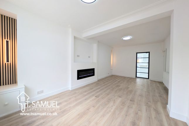 13 Victor Street, Mountain Ash photo 4