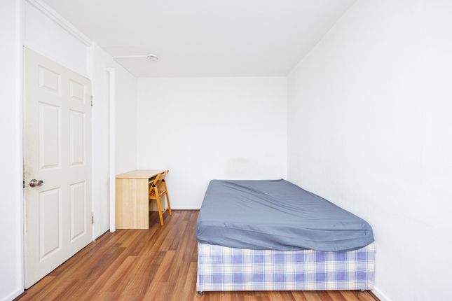 Maisonette for sale in Cable Street, London